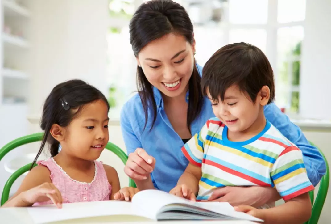 Rèn luyện kỹ năng đọc cùng con giúp bé học Tiếng Anh dễ dàng hơn